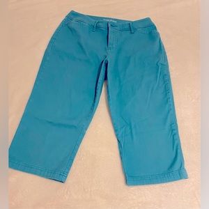 Teal colored women’s capris